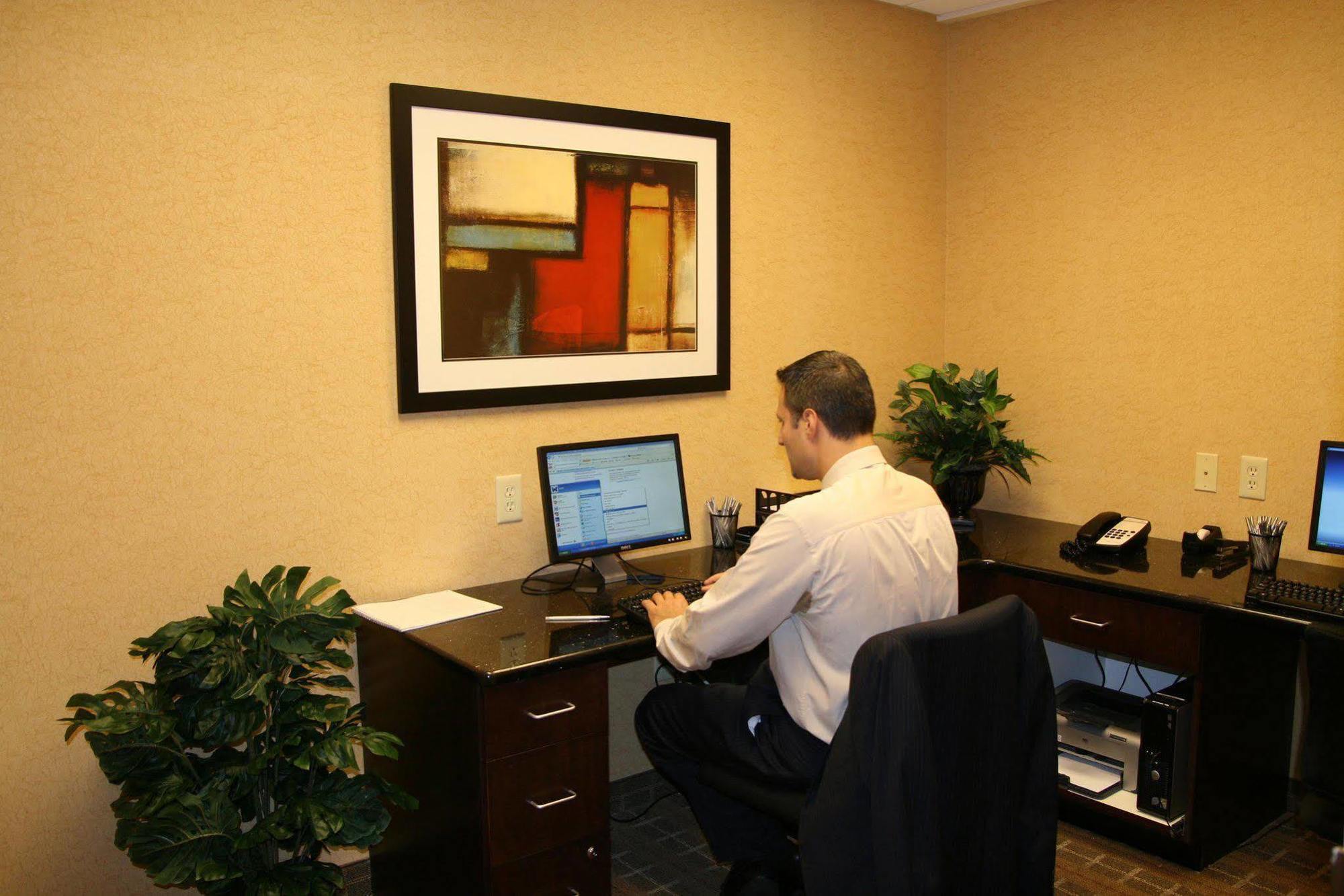 Hampton Inn Charlotte Monroe Facilități foto